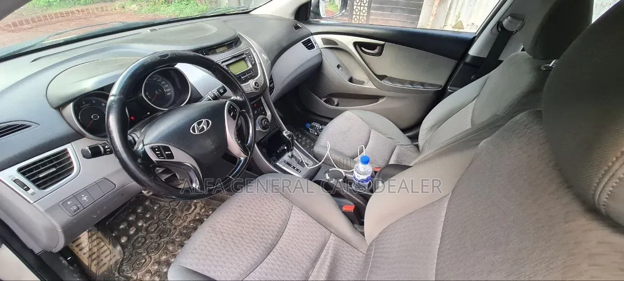 Hyundai Elantra 2012 White