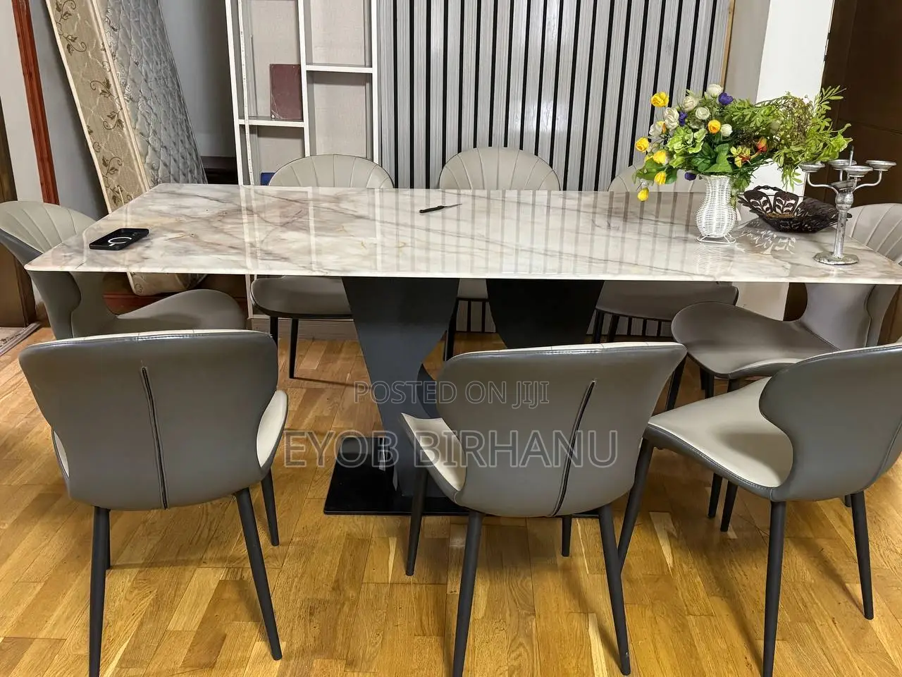 Dining Table / የገበታ ጠረጴዛ ከ 8 ወንበር ጋር
