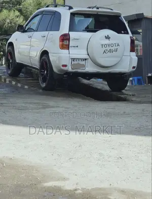 Toyota RAV4 Automatic 2003 White