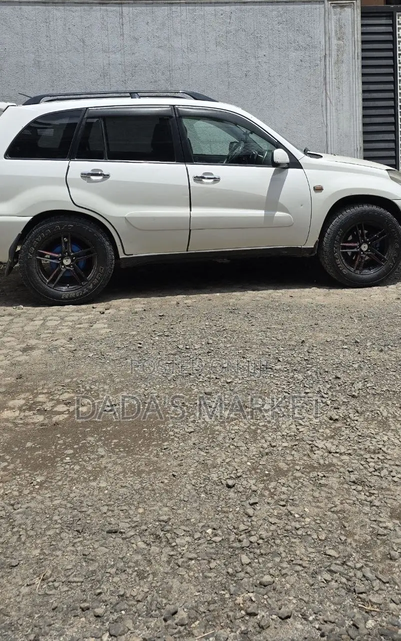 Toyota RAV4 Automatic 2003 White