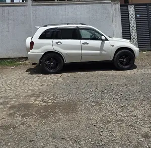 Toyota RAV4 Automatic 2003 White
