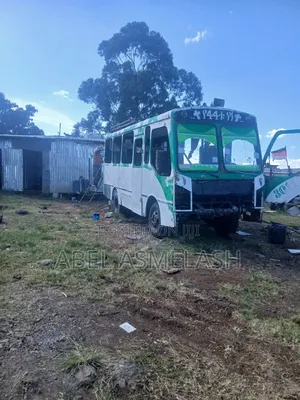 Isuzu NMR 2006 White