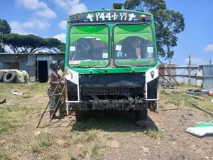 Isuzu NMR 2006 White