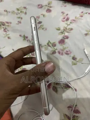 Apple iPhone 11 64 GB White
