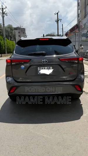Toyota Highlander 2023 Gray