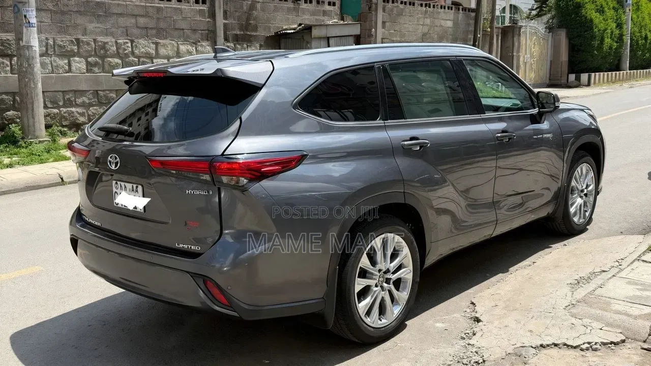 Toyota Highlander 2023 Gray