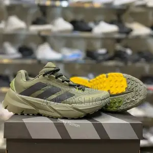 Adidas Adistar C.RDY M Sneakers – Sporty Style