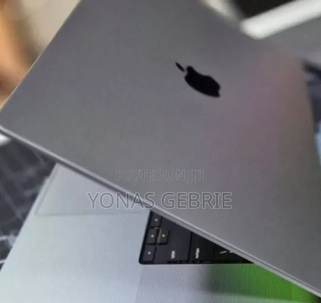 New Laptop Apple MacBook 32GB Apple M1 Pro SSD 512GB