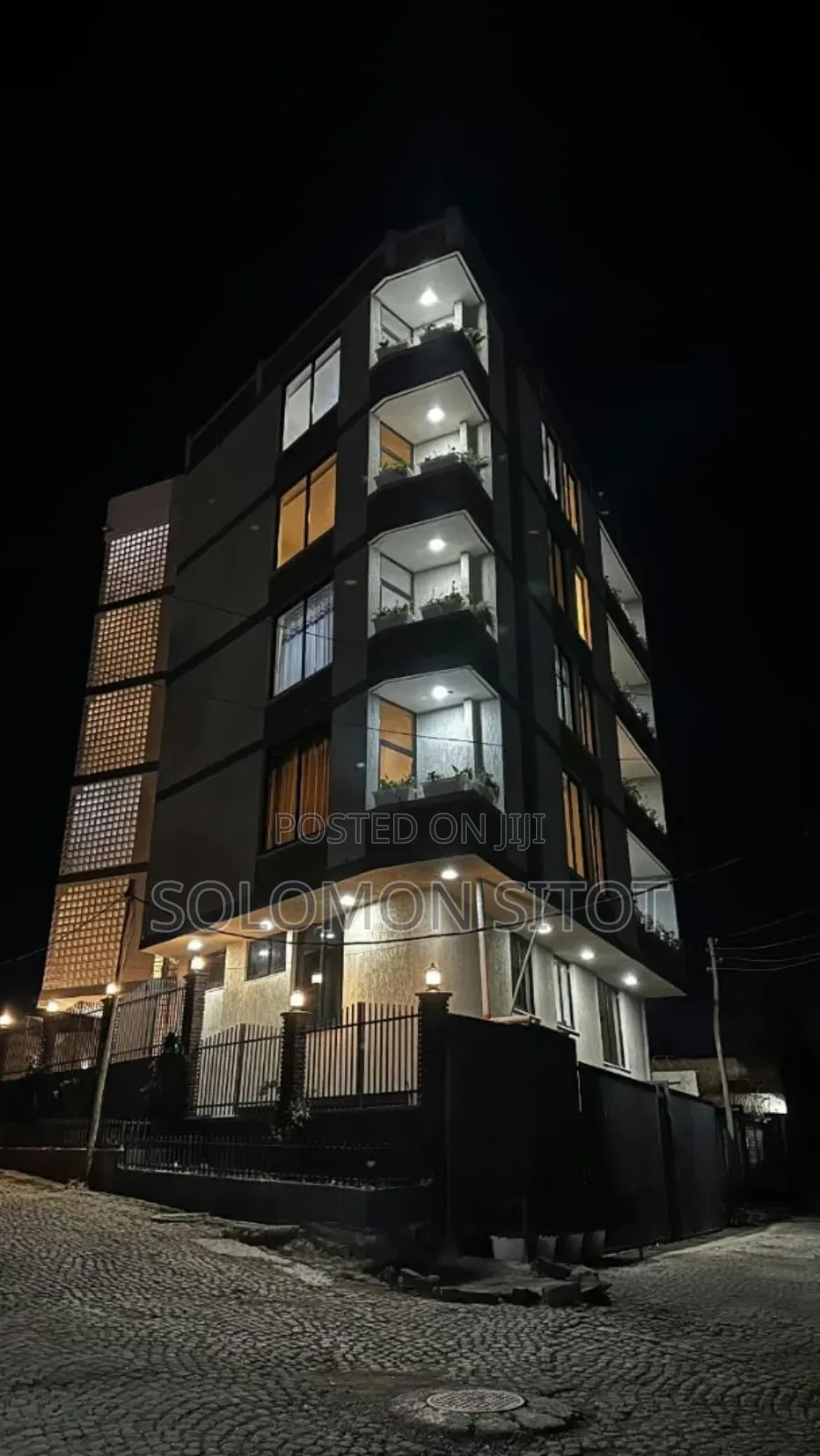 Furnished 5bdrm Apartment in G+5 Building, Kirkos for sale