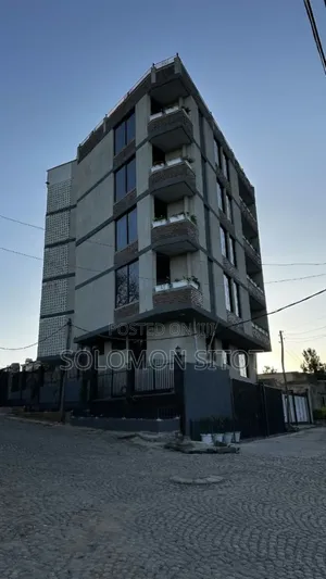 Furnished 5bdrm Apartment in G+5 Building, Kirkos for sale