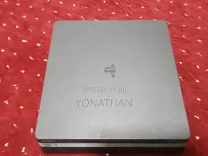 Sony PS4 Slim