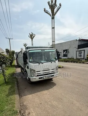 Isuzu ELF Truck 2025 White
