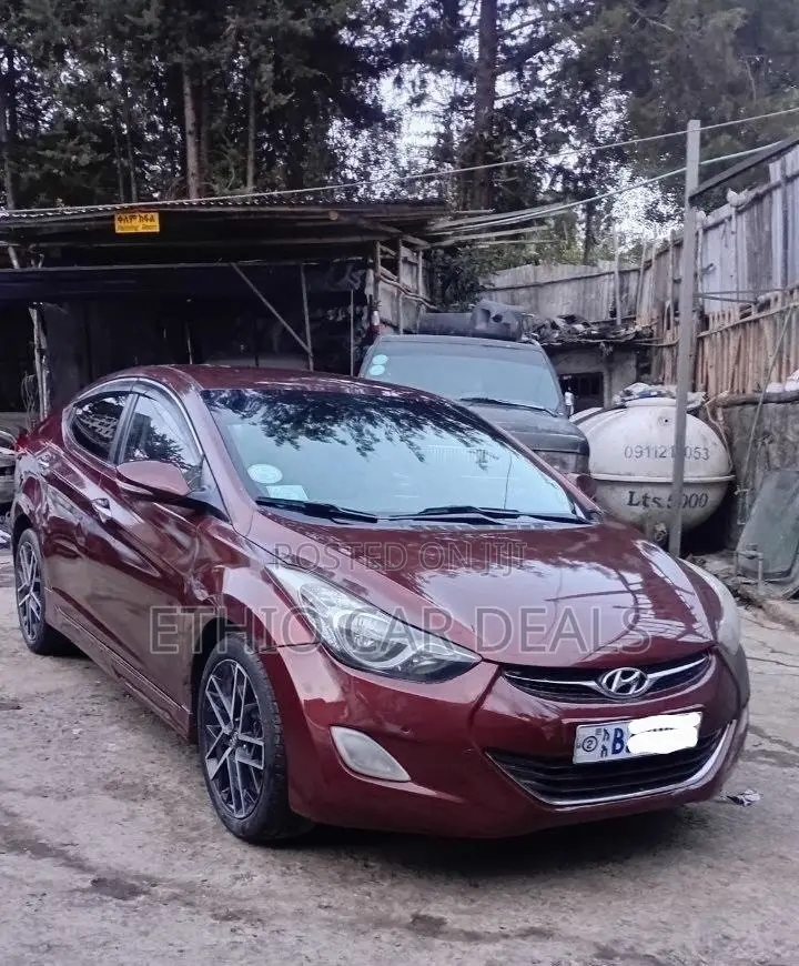 Hyundai Avante 2013 Red