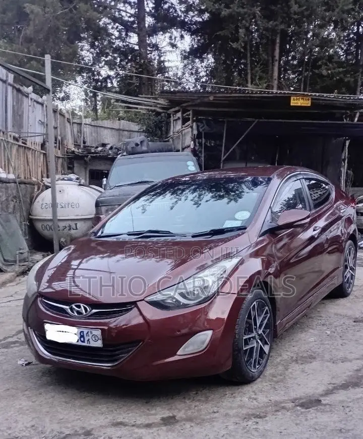 Hyundai Avante 2013 Red