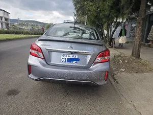 Mitsubishi Attrage 2022 Silver