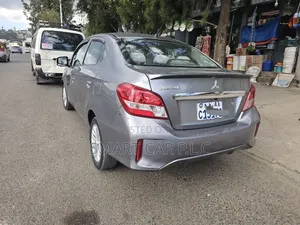Mitsubishi Attrage 2022 Silver