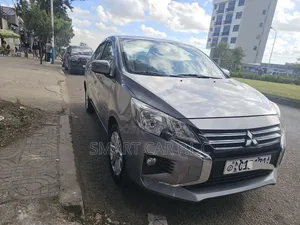 Mitsubishi Attrage 2022 Silver