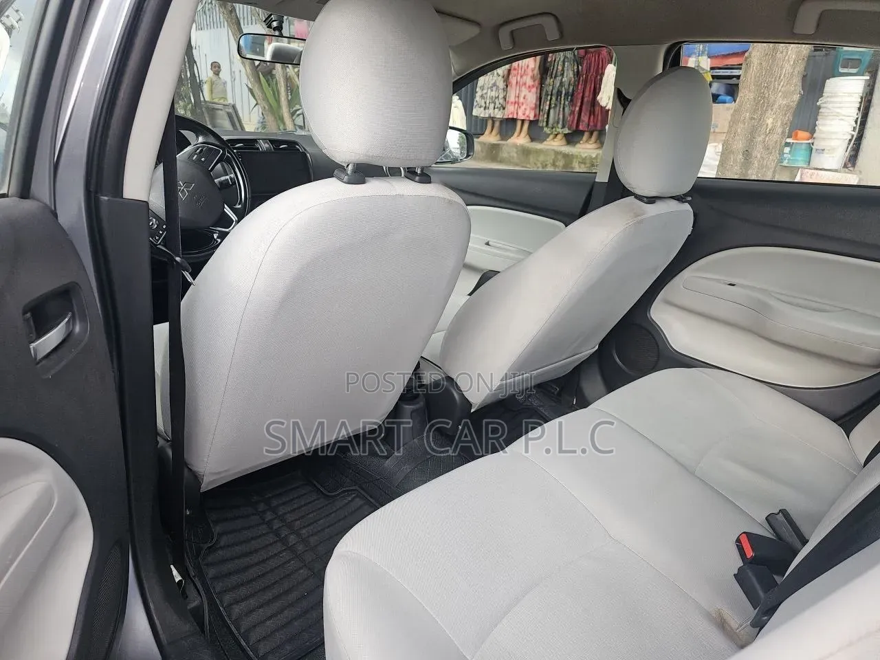 Mitsubishi Attrage 2022 Silver