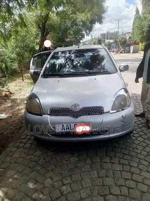 Toyota Vitz 2001 Silver