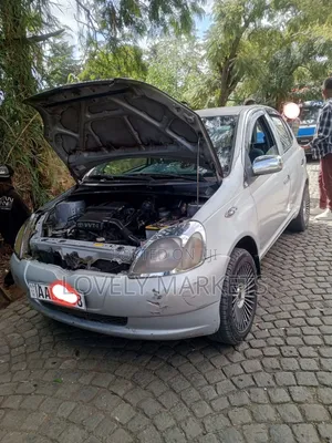 Toyota Vitz 2001 Silver