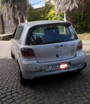 Toyota Vitz 2001 Silver