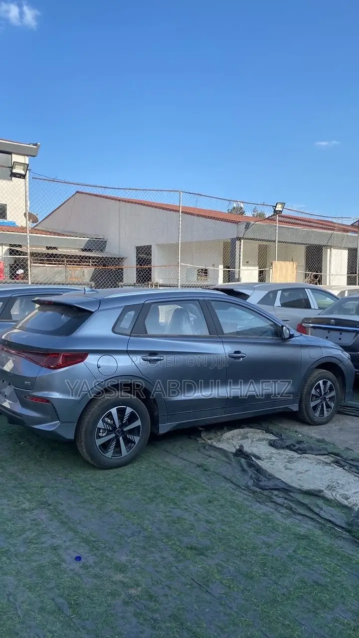 New BYD E2 43 kWh 94 hp FWD 2025 Silver