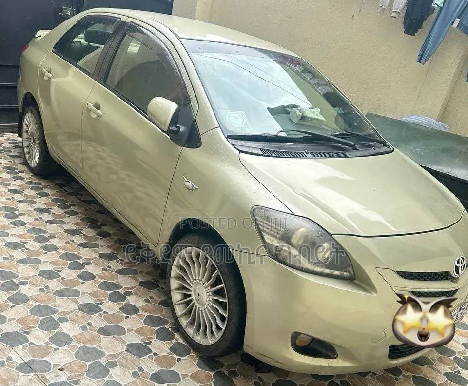 Toyota Belta 2007 Yellow