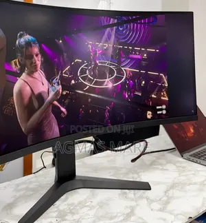 KOORUI 32" Curved Gaming Monitor 32” Wi4