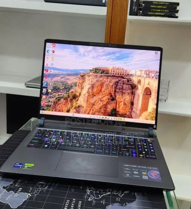 New Laptop MSI Vector GP68 HX 13V 16GB Intel Core i9 SSD 1T