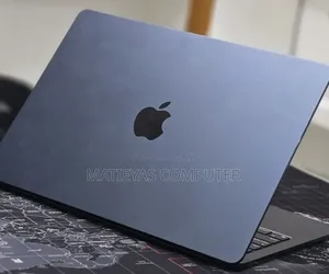 New Laptop Apple MacBook Air 2025 M4 16GB Apple M4 SSD 256GB