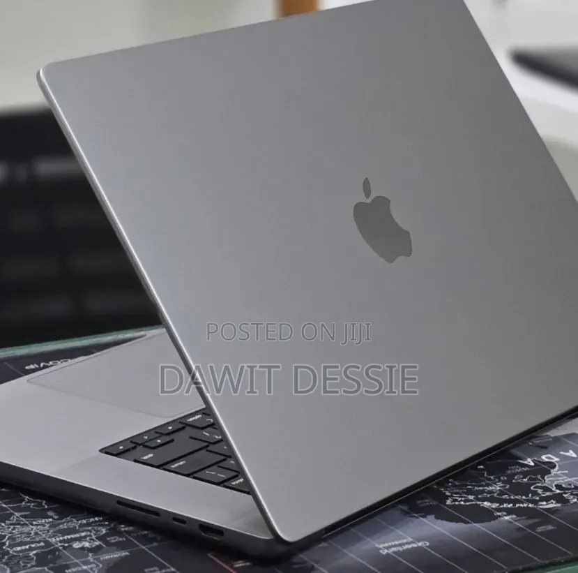 New Laptop Apple MacBook Pro 2022 M2 16GB Apple M2 SSD 1T