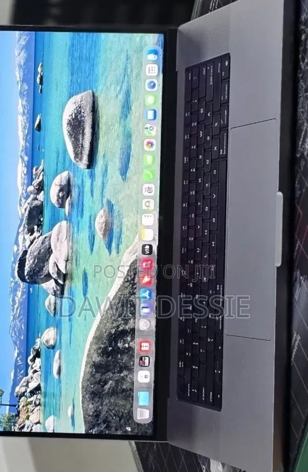 New Laptop Apple MacBook Pro 2022 M2 16GB Apple M2 SSD 1T