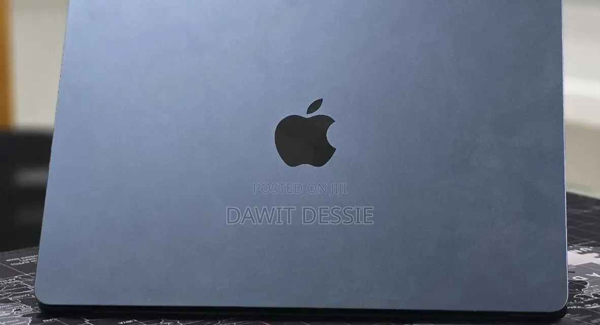 New Laptop Apple MacBook Air 2025 M4 16GB Apple M4 SSD 256GB