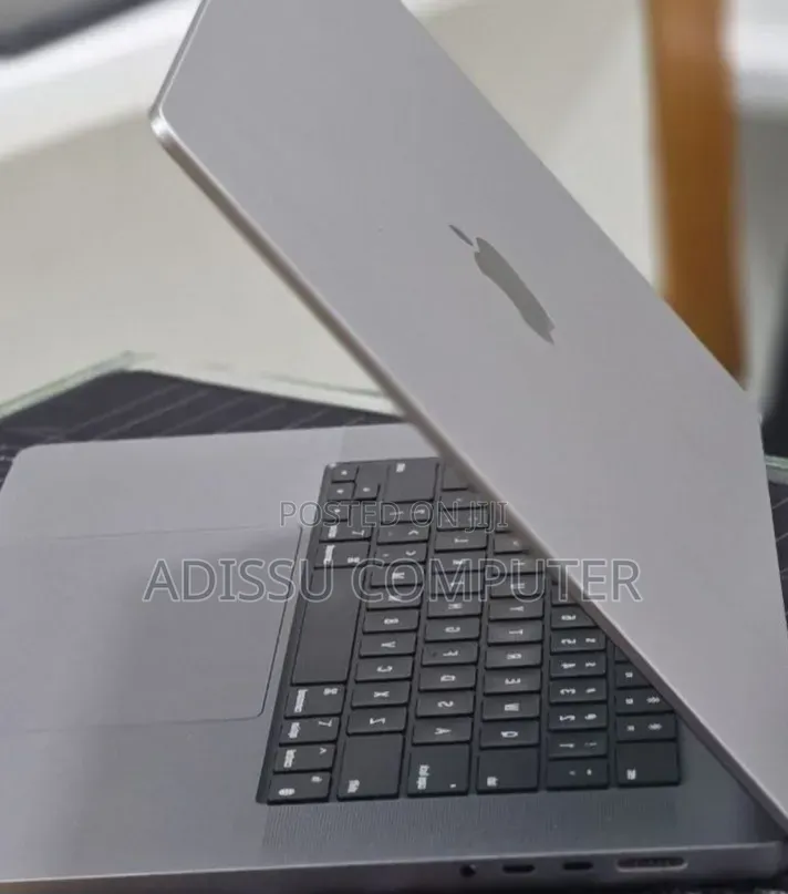 New Laptop Apple MacBook Pro 2022 M2 16GB Apple M2 SSD 1T