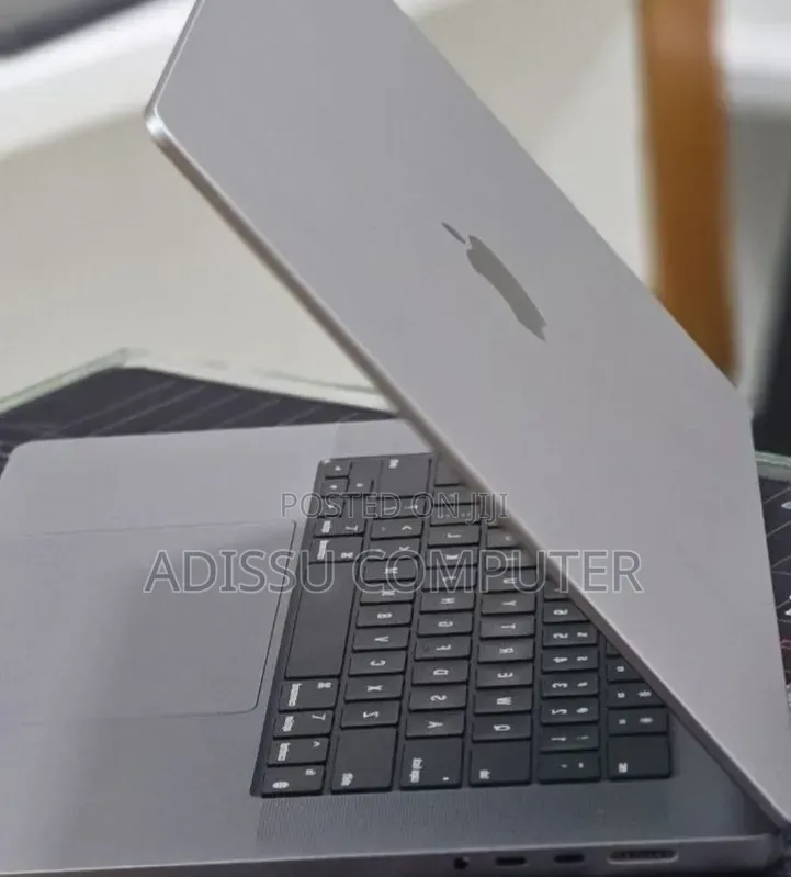 New Laptop Apple MacBook Pro 2022 M2 16GB Apple M2 SSD 1T