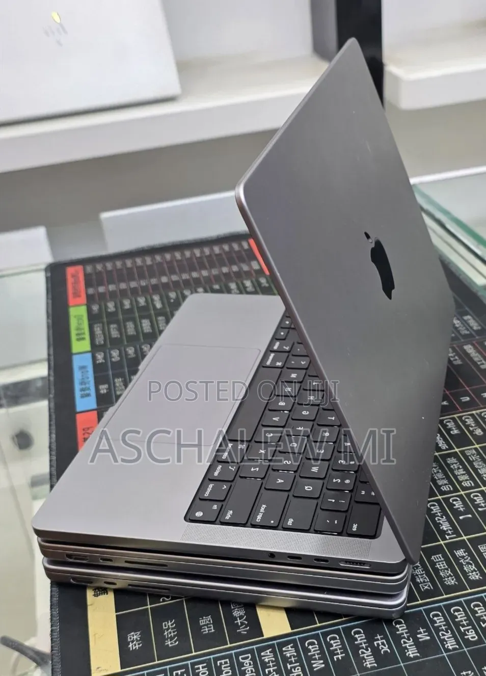 New Laptop Apple MacBook Pro 2021 M1 32GB Apple M1 Pro SSD 512GB