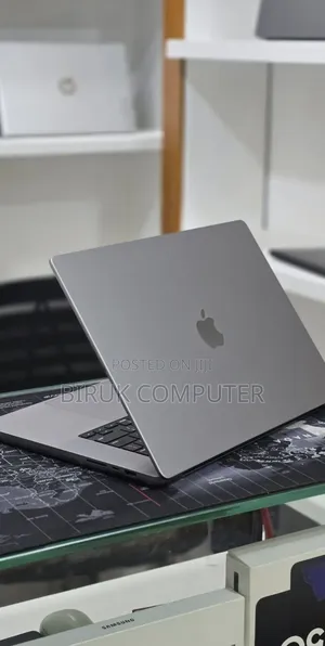 New Laptop Apple MacBook Pro 2023 M2 16GB Apple M2 SSD 512GB