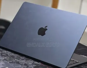 New Laptop Apple MacBook Air 2025 M4 16GB Apple M4 SSD 256GB