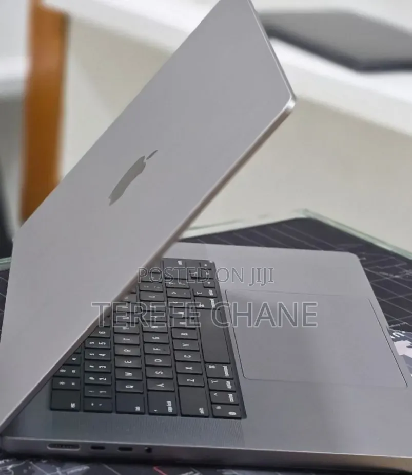 New Laptop Apple MacBook Pro 2023 M2 16GB Apple M2 SSD 1T