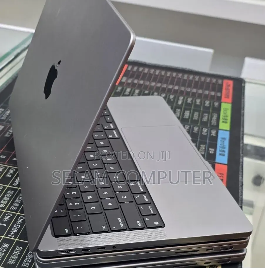 New Laptop Apple MacBook Pro 2021 M1 32GB Apple M1 SSD 512GB