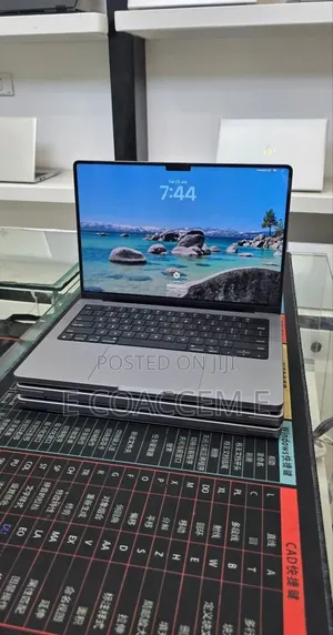 New Laptop Apple MacBook Pro 2021 M1 32GB Apple M1 SSD 512GB