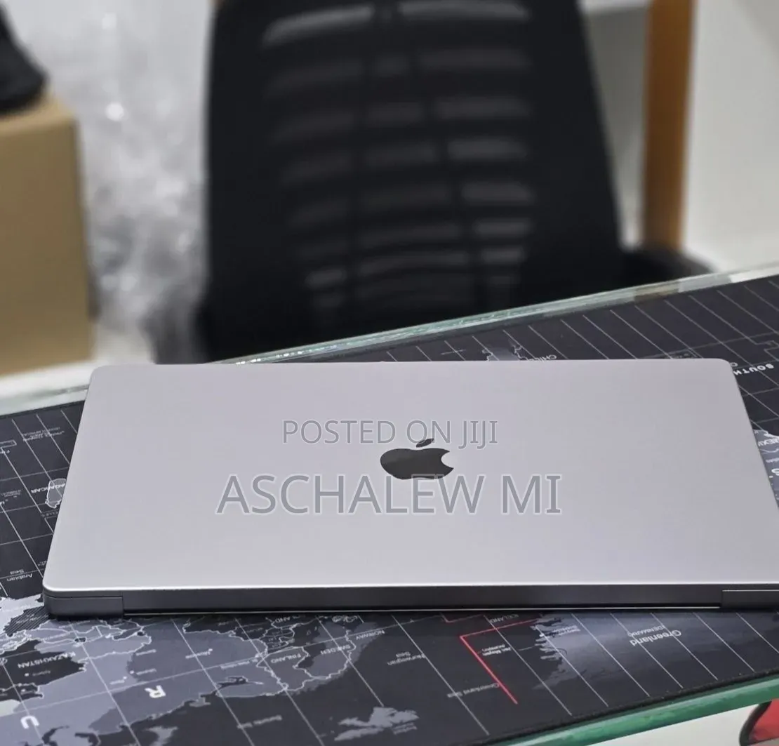 New Laptop Apple MacBook Pro 2022 M2 16GB Apple M2 SSD 1T