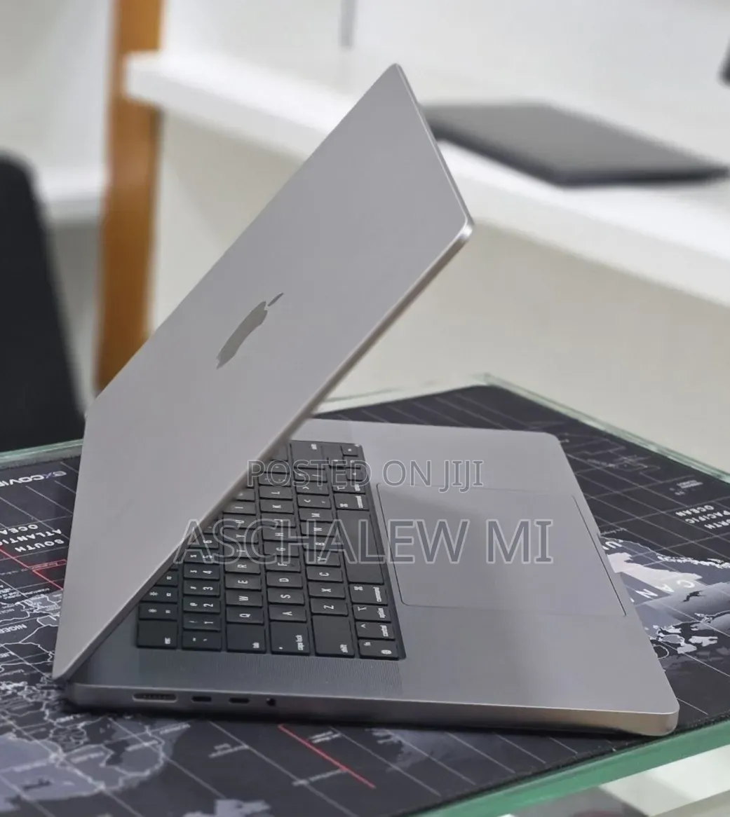 New Laptop Apple MacBook Pro 2022 M2 16GB Apple M2 SSD 1T