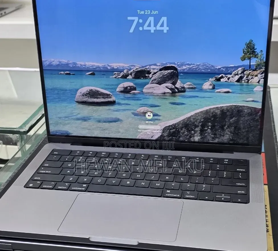 New Laptop Apple MacBook Pro 2021 M1 32GB Apple M1 Pro SSD 512GB