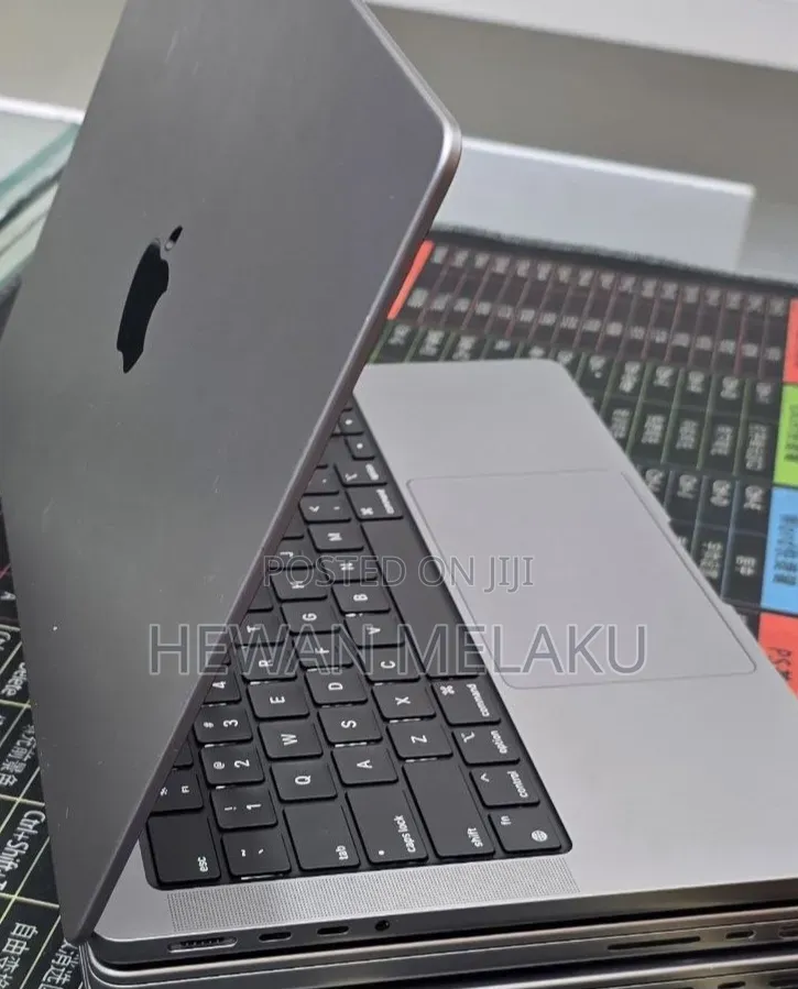 New Laptop Apple MacBook Pro 2021 M1 32GB Apple M1 Pro SSD 512GB