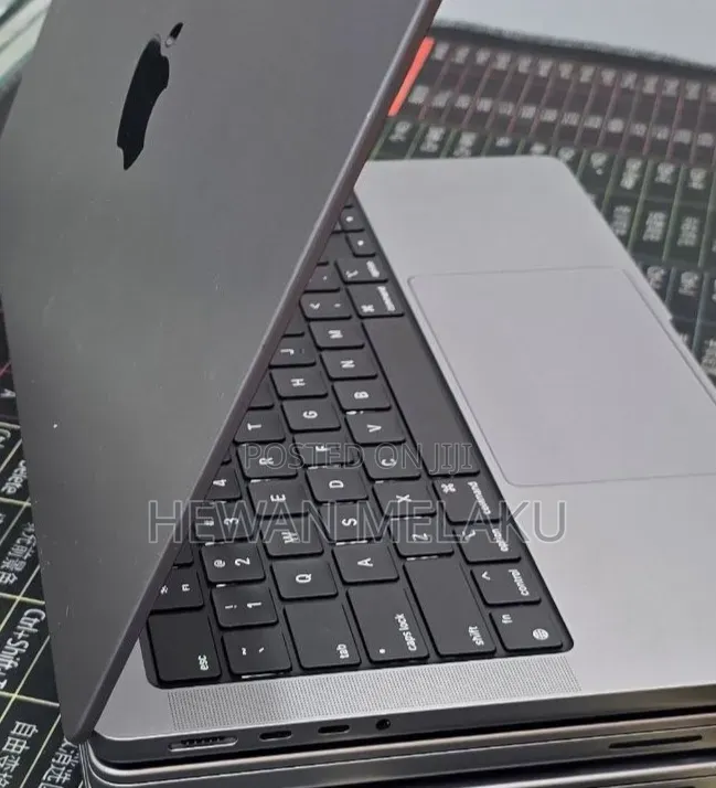 New Laptop Apple MacBook Pro 2021 M1 32GB Apple M1 Pro SSD 512GB