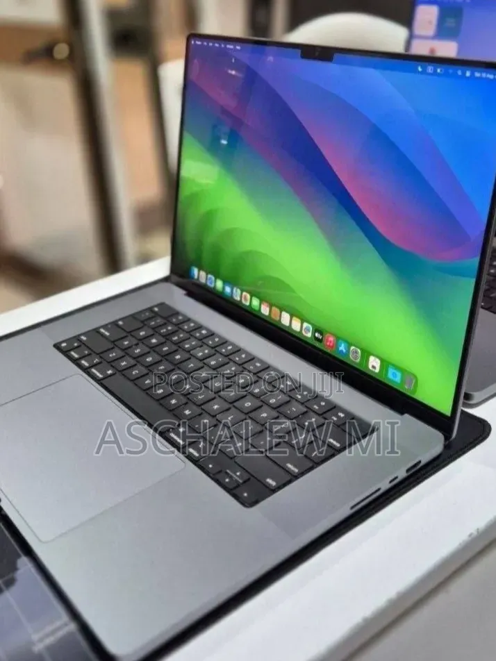 New Laptop Apple MacBook Pro 2021 M1 32GB Apple M1 Pro SSD 512GB
