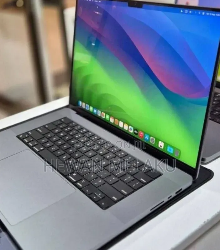 New Laptop Apple MacBook Pro 2021 M1 32GB Apple M1 Pro SSD 512GB