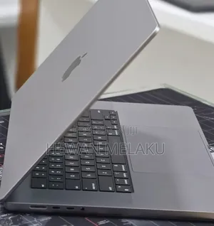 New Laptop Apple MacBook Pro 2022 M2 16GB Apple M2 SSD 1T