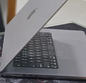 New Laptop Apple MacBook Pro 2022 M2 16GB Apple M2 SSD 1T